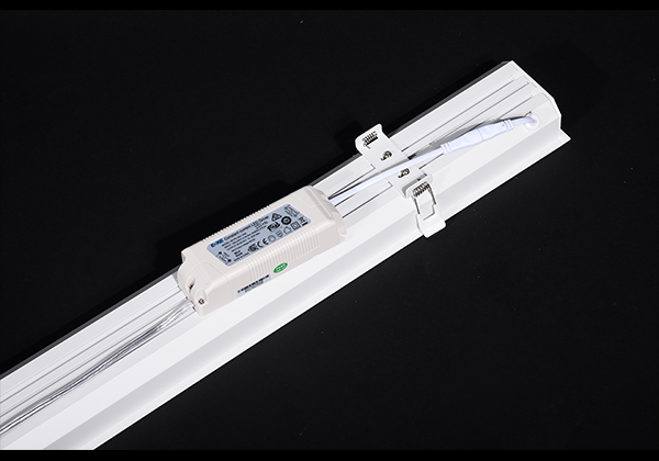 RK047540-recessed-linear-light-(5).png